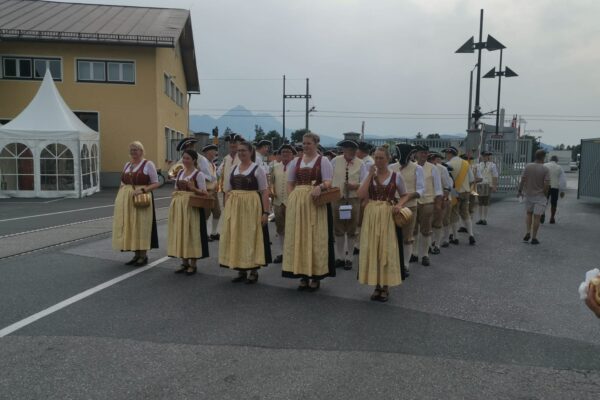 Marschshow zu Ehren der Salzburger Volkskultur